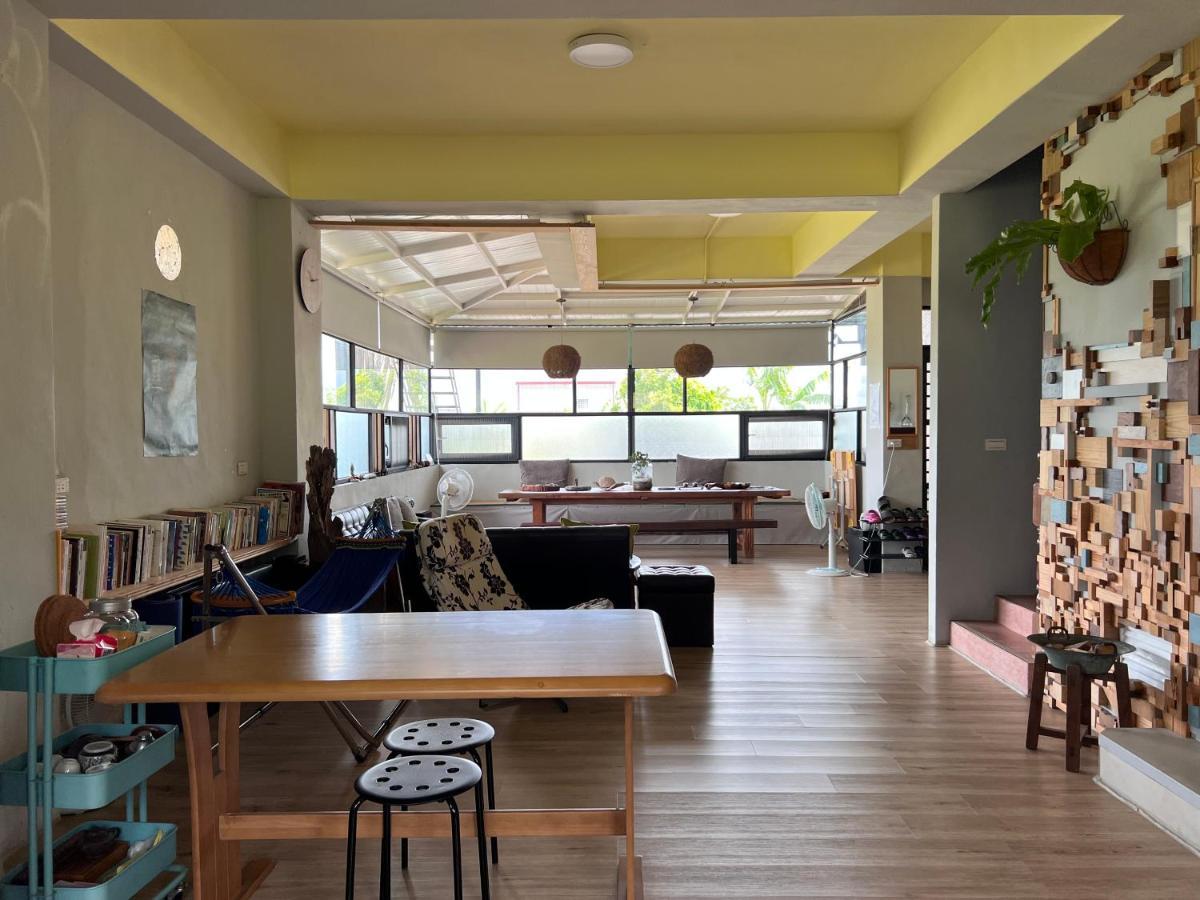 Back To Real Hostel Taitung ภายนอก รูปภาพ